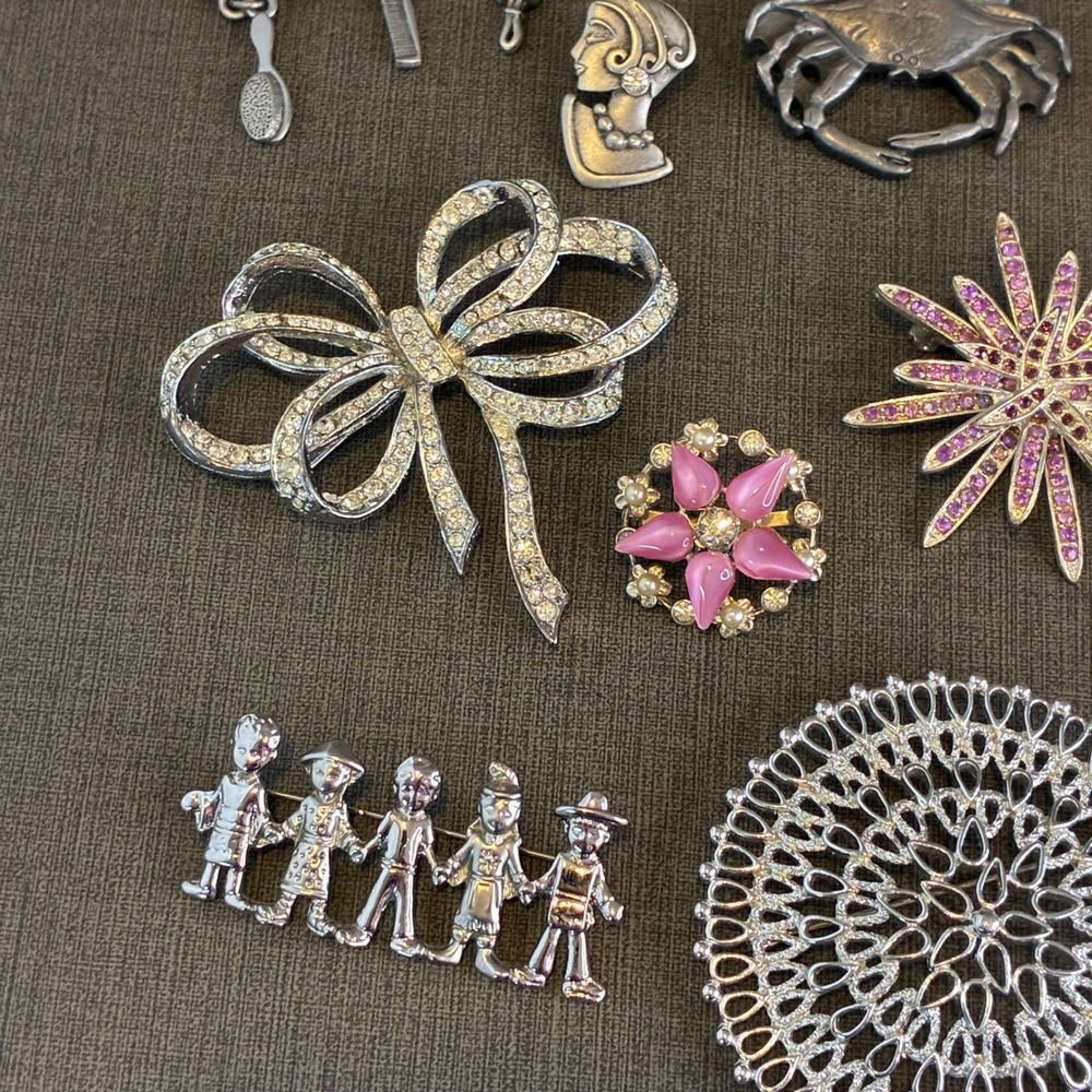 Vintage Silver Tone Brooch Lot 18pc Rhinestone Figural Floral Some Signed - Picture 4 of 16